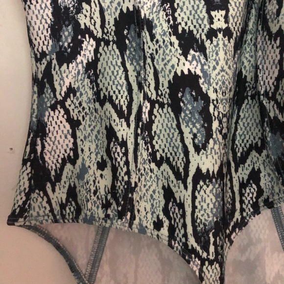 ✨NEW Urban Outfitters Snakeskin Bodysuit - Picture 11 of 13